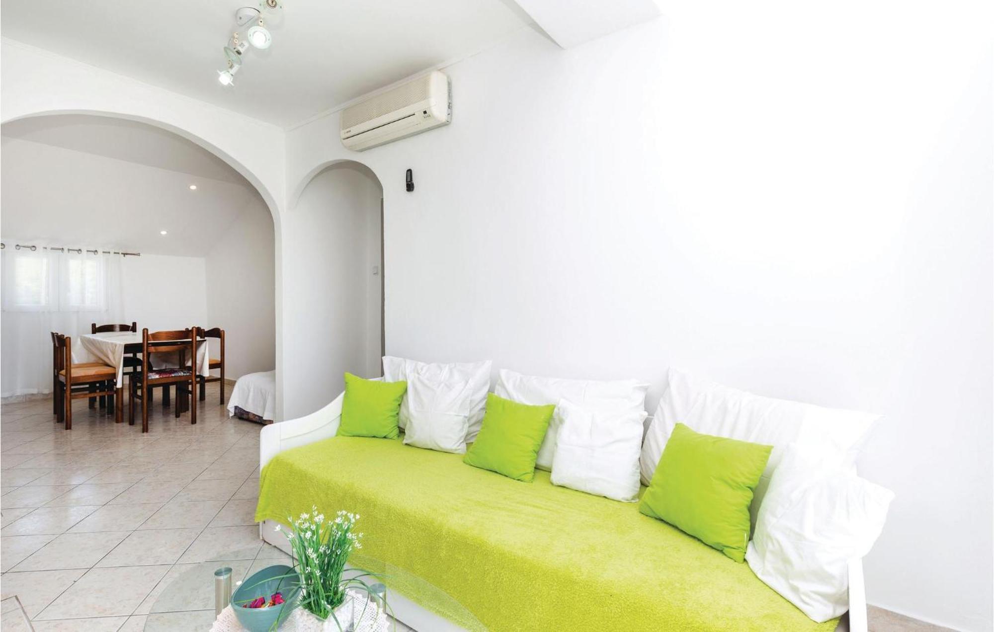 Nice Apartment In Crikvenica With Wifi Luaran gambar