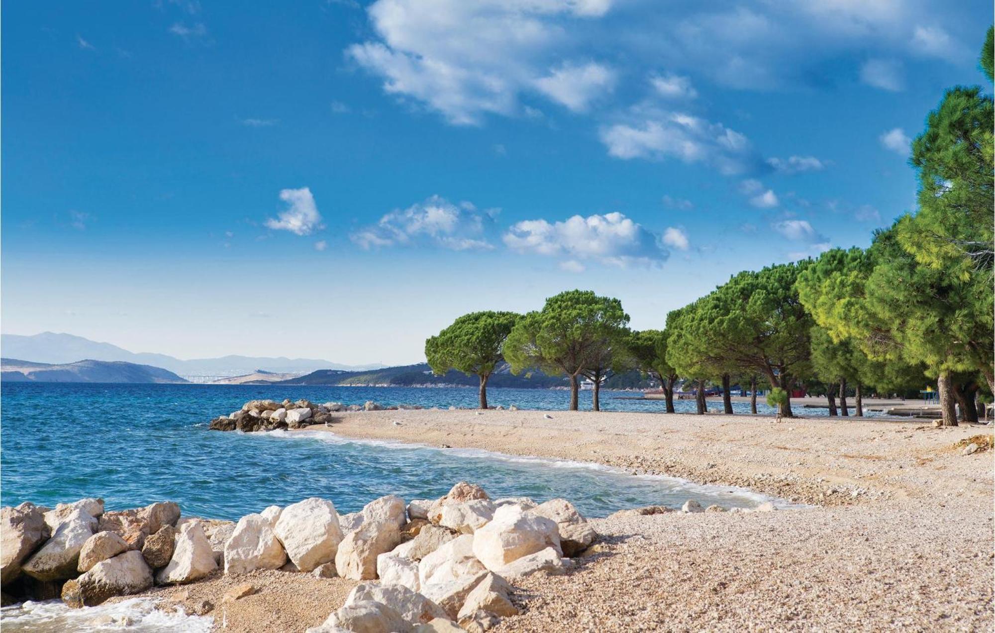 Nice Apartment In Crikvenica With Wifi Luaran gambar
