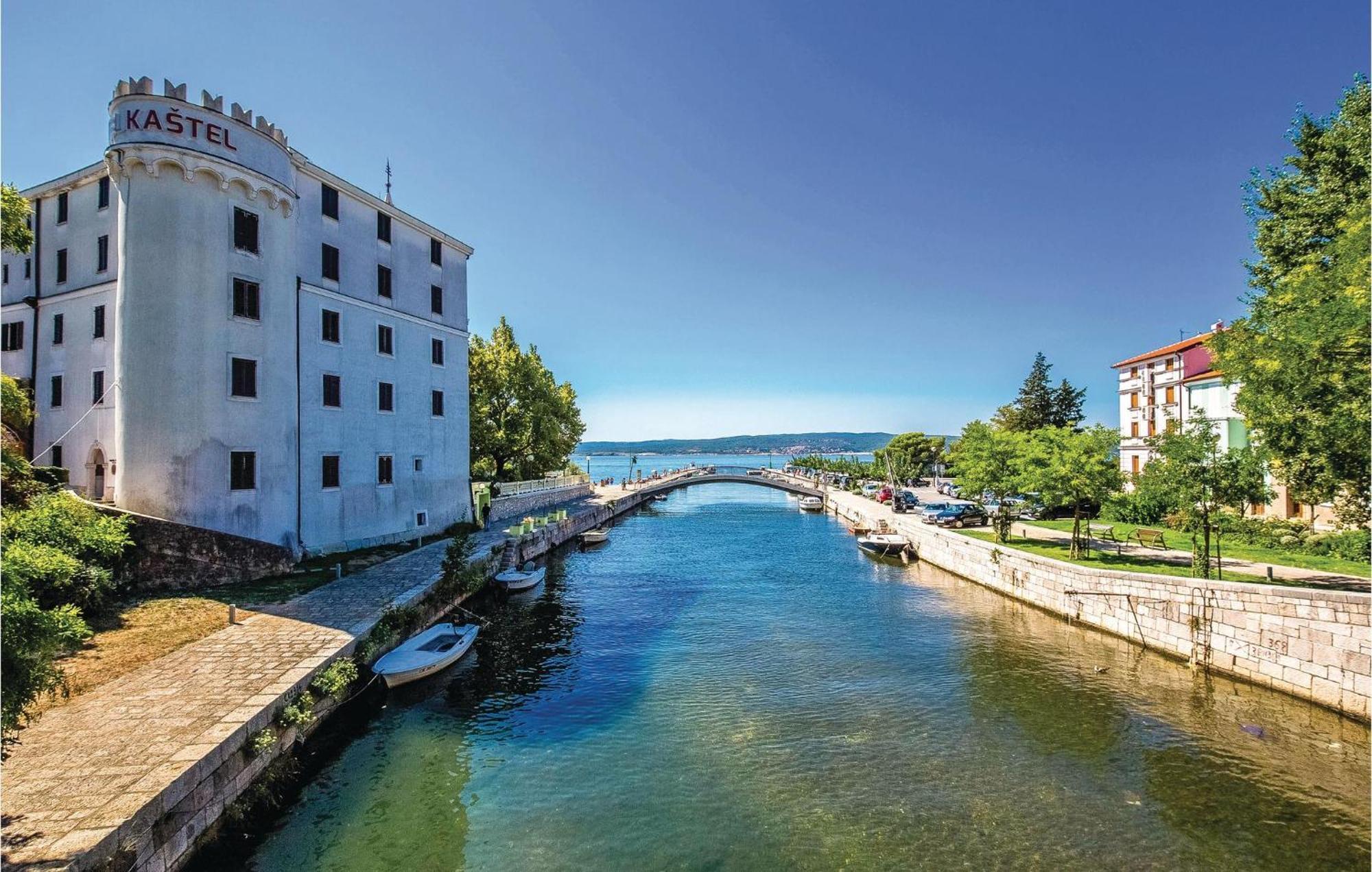 Nice Apartment In Crikvenica With Wifi Luaran gambar