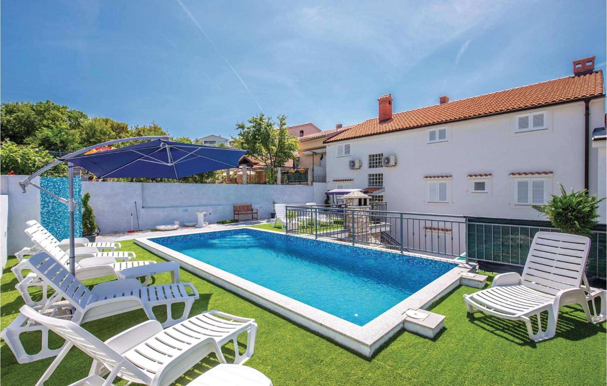 Nice Apartment In Crikvenica With Wifi Luaran gambar